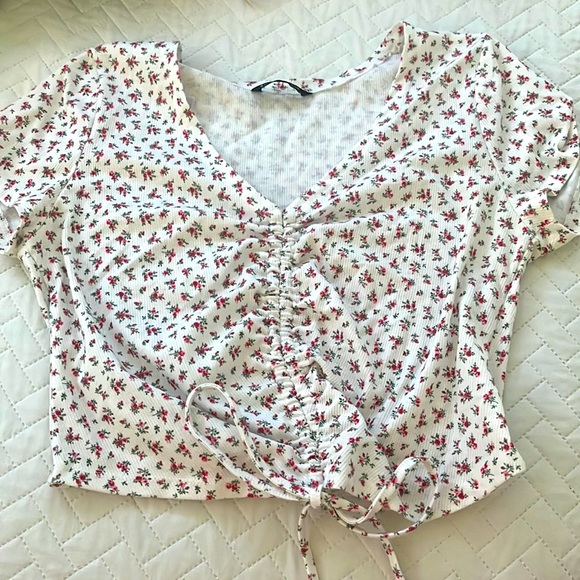 SHEIN Tops - shein floral cropped tee